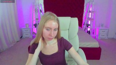 Alina__Blonde live cam on Cam4