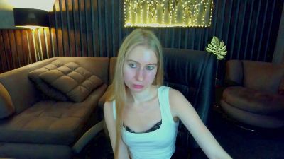 Alina__Blonde live cam on Cam4