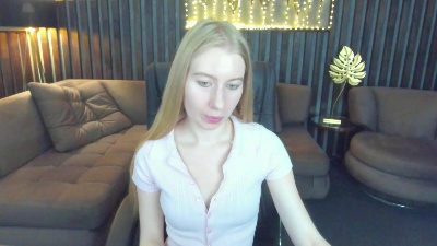Alina__Blonde live cam on Cam4