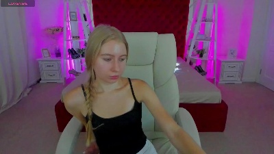 Alina__Blonde live cam on Cam4
