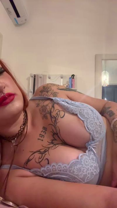 Alisiapolly05 live cam on Cam4