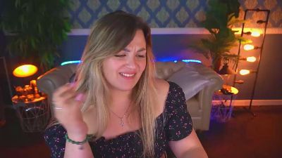 AlissyaGrayy live cam on Cam4