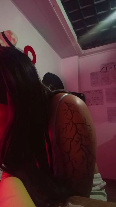 AlkiCor live cam on Cam4