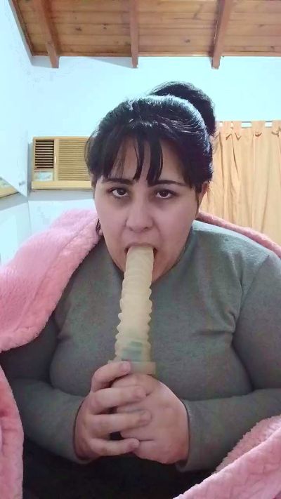 Allegracurvy live cam on Cam4