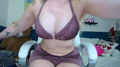 AllisonHill19 live cam on Cam4