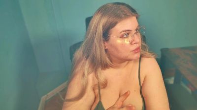 Ally_baby live cam on Cam4
