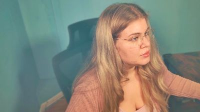 Ally_baby live cam on Cam4