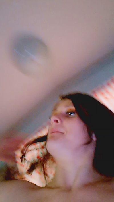 Allyours4200 live cam on Cam4