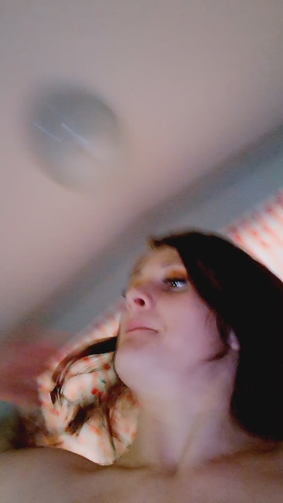 Allyours4200 live cam on Cam4