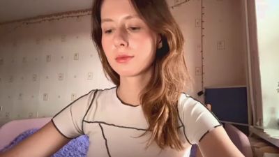 AlmaHesson live cam on Cam4