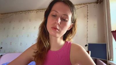 AlmaHesson live cam on Cam4