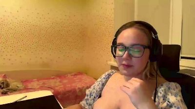 AlmaMarsac live cam on Cam4