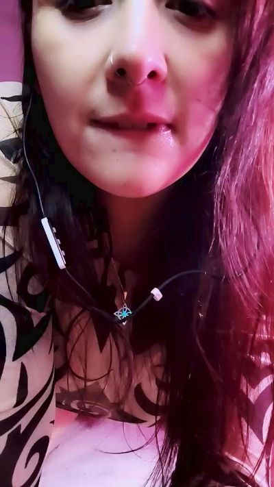 AlmaPagana live cam on Cam4