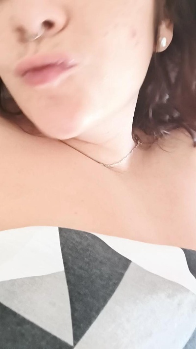 AlmaPagana live cam on Cam4