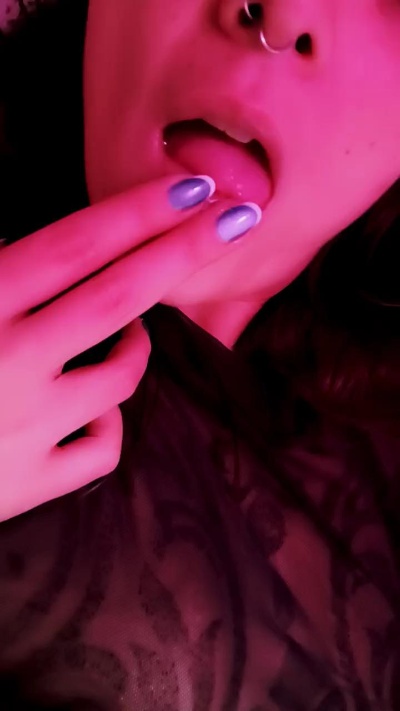 AlmaPagana live cam on Cam4