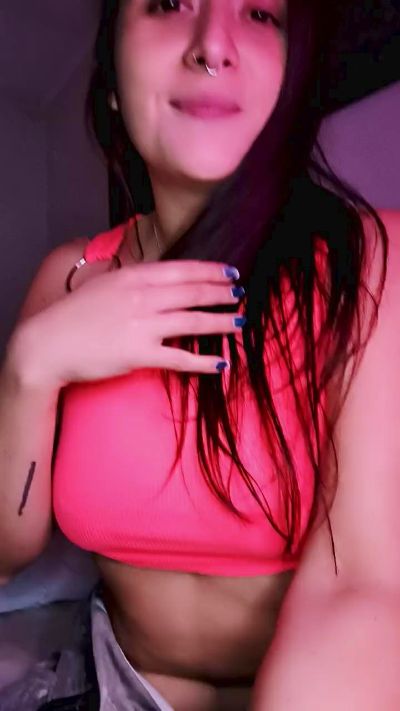 AlmaPagana live cam on Cam4