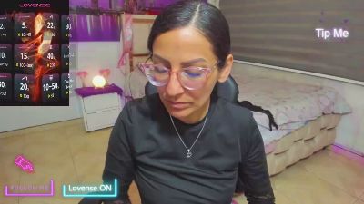 Alma_blue live cam on Cam4