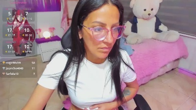 Alma_blue live cam on Cam4