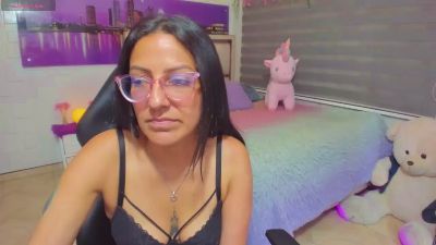 Alma_blue live cam on Cam4