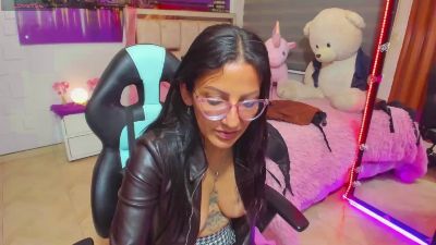 Alma_blue live cam on Cam4