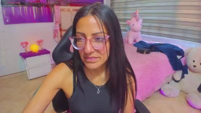 Alma_blue live cam on Cam4
