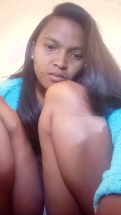 Alone21 live cam on Cam4
