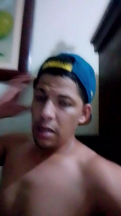 Alonsomadeira18 live cam on Cam4