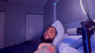 Alpha_Papi live cam on Cam4