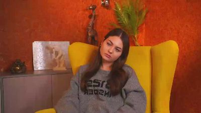 AltaVijil live female webcam from France