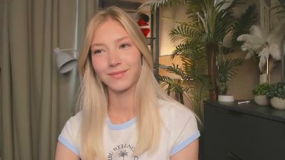 AlthenaDaggett live cam on Cam4