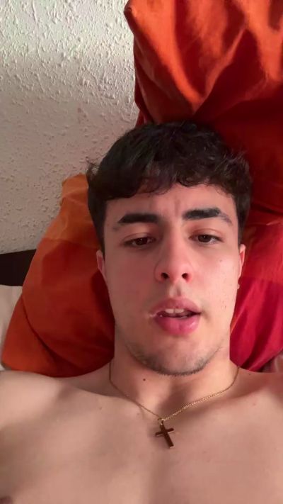 Alvaroguisan live cam on Cam4
