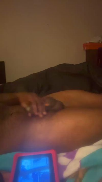 AlwaysEatinHer live cam on Cam4