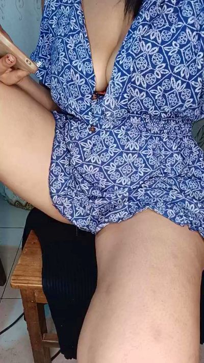 Alyah live cam on Cam4