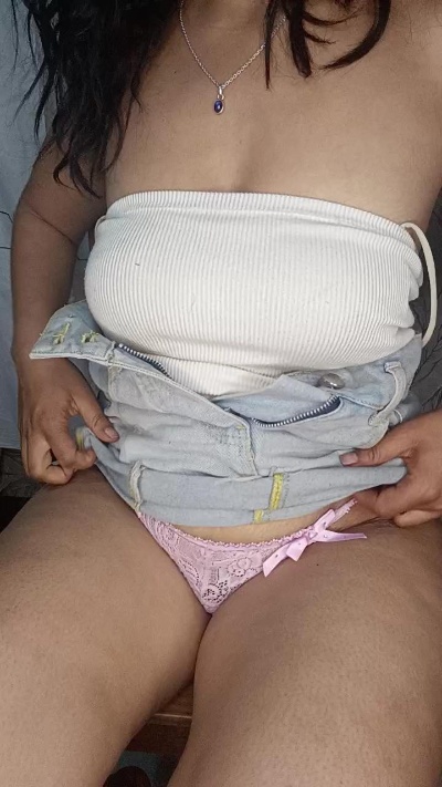 Alyah live cam on Cam4