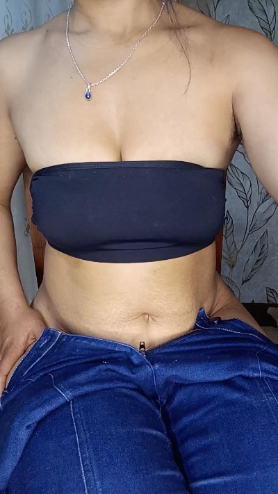 Alyah live cam on Cam4
