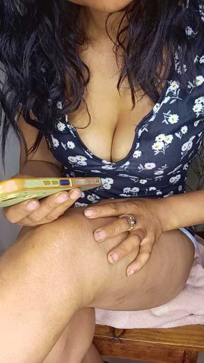 Alyah live cam on Cam4