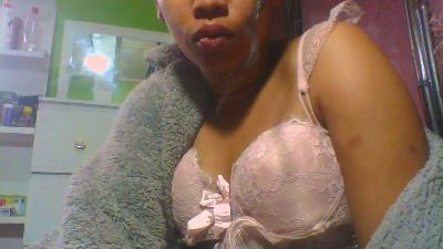 Alyahkelly live cam on Cam4