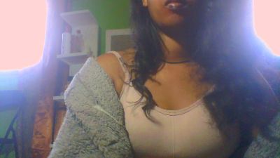 Alyahkelly live cam on Cam4