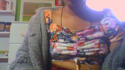 Alyahkelly live cam on Cam4