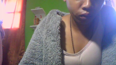 Alyahkelly live cam on Cam4
