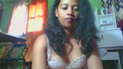 Alyahkelly live cam on Cam4