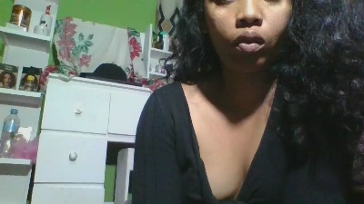 Alyahkelly live cam on Cam4