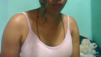 Alyahkelly live cam on Cam4