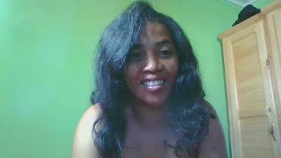 Alyahkelly live cam on Cam4