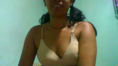 Alyahkelly live cam on Cam4