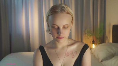 AlyceLelacheur live cam on Cam4