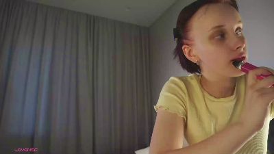 AlyceLelacheur live cam on Cam4