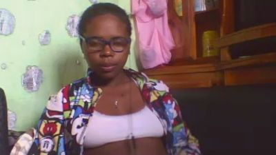 Alychia26 live cam on Cam4