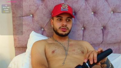 AmadeoWild_ live cam on Cam4