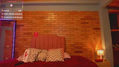 Amaia_Monet live cam on Cam4